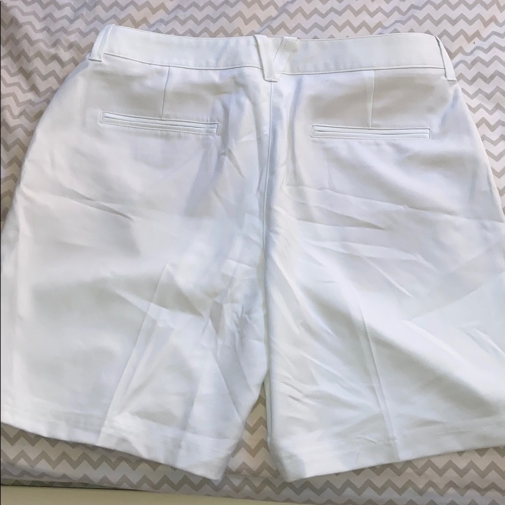 Callaway Women’s Golf Shorts - Picture 2 of 5